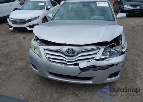 2010 Toyota Camry Le z USA, uszkodzony, nr VIN 4T1BF3EK8AU095268